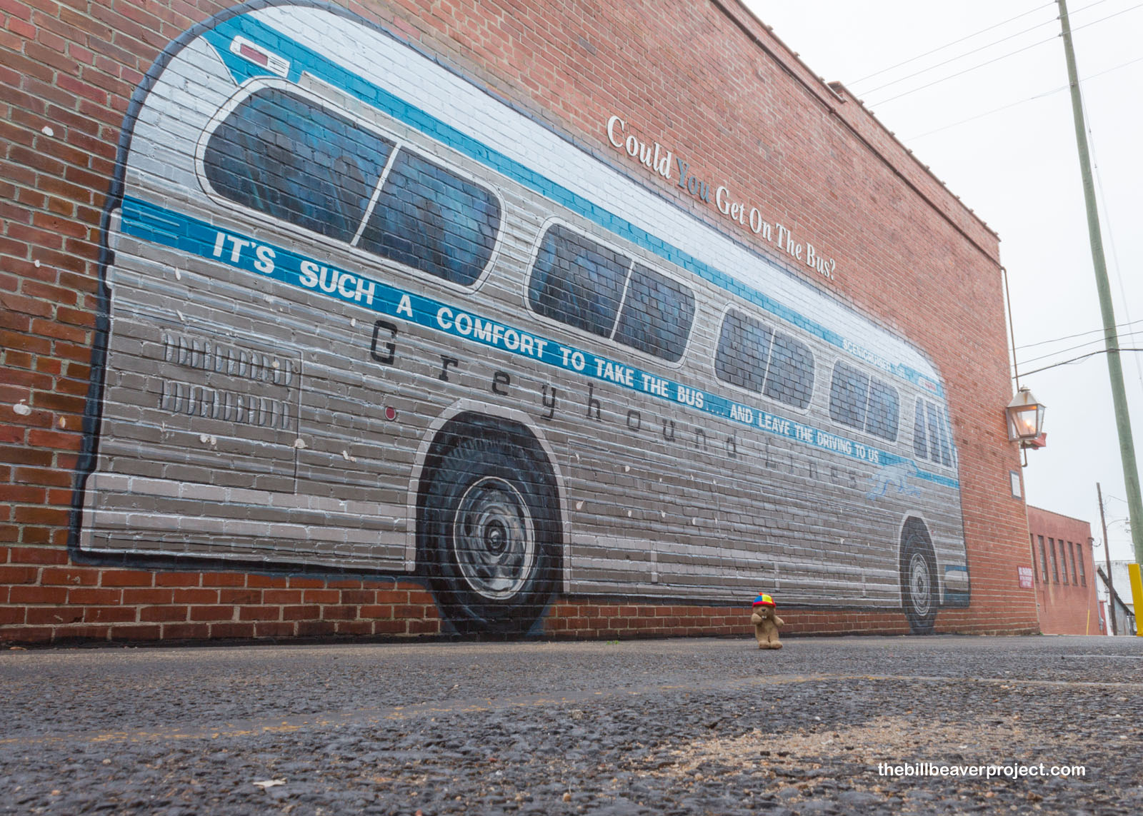 A mural depicting a '60s-era Greyhound bus!